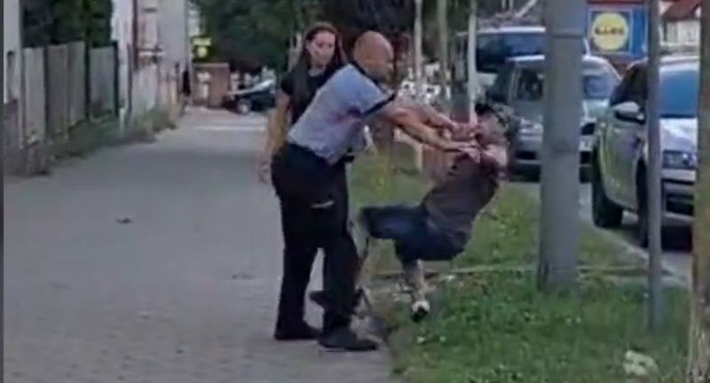 Drsné napadení muže policistou v Praze je podle inspekce jen prohřešek